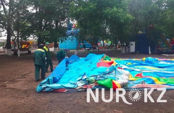 После трагедии в Астане вывоз нелегального батута в Караганде закончился вызовом полиции После трагедии в Астане вывоз нелегального батута в Караганде закончился вызовом полиции