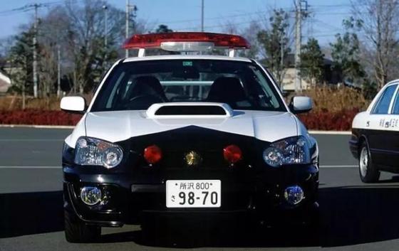 Крутые автомобили японских полицейских Крутые автомобили японских полицейских