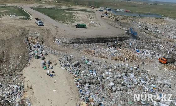 02.07 Люди-вороны набрасываются на мусор на полигоне под Алматы, не боясь быть раздавленными (видео) 02.07 Люди-вороны набрасываются на мусор на полигоне под Алматы, не боясь быть раздавленными (видео)