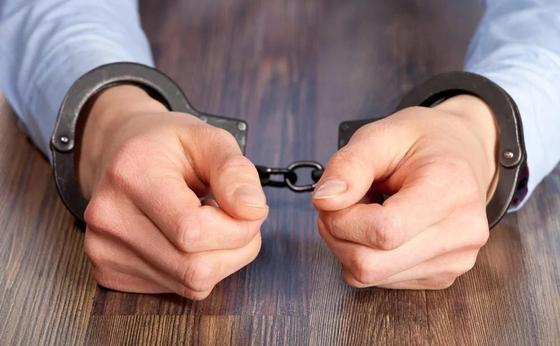 Жителя Костанайской области арестовали за то, что он пришел в суд пьяным Жителя Костанайской области арестовали за то, что он пришел в суд пьяным