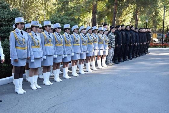 Победителям конкурса «Парасатты полицей» вручил награды замминистра Берик Бисенкулов Победителям конкурса «Парасатты полицей» вручил награды замминистра Берик Бисенкулов