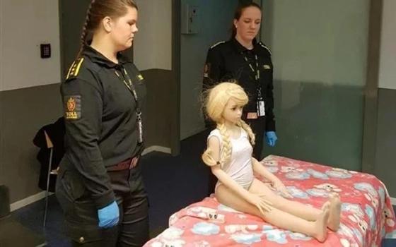 Педофилдерге арналған бала кейпіндегі секс-қуыршақтар әлемді дүр сілкіндірді (фото) Педофилдерге арналған бала кейпіндегі секс-қуыршақтар әлемді дүр сілкіндірді (фото)