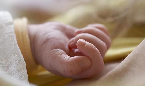 Павлодар облысында күннің суығында сыртта болған бір жарым жасар сәбидің қолы үсіп кетті. Көрнекі фото: ymadam.net Павлодар облысында күннің суығында сыртта болған бір жарым жасар сәбидің қолы үсіп кетті. Көрнекі фото: ymadam.net