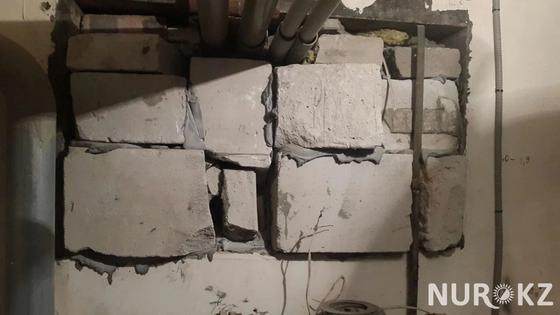 «Исекешев, спаси»: Как астанчане живут в плесени, холоде и тьме (фото, видео) «Исекешев, спаси»: Как астанчане живут в плесени, холоде и тьме (фото, видео)