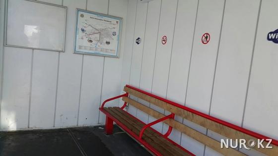 Астанада бет қаратпайтын аяз салдарынан аялдама әйнектері шытынап, сынып жатыр Астанада бет қаратпайтын аяз салдарынан аялдама әйнектері шытынап, сынып жатыр