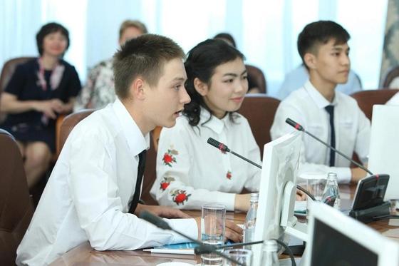 Школьники узнали у акима ВКО, какие профессии будут востребованы в будущем Школьники узнали у акима ВКО, какие профессии будут востребованы в будущем