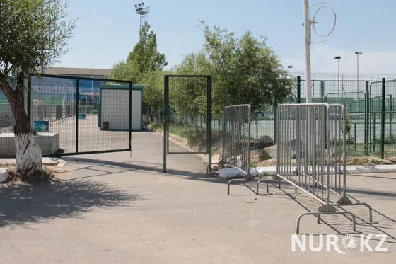 Памятный камень спортсмену выкинули в арык после реакции имама в Кызылорде Памятный камень спортсмену выкинули в арык после реакции имама в Кызылорде