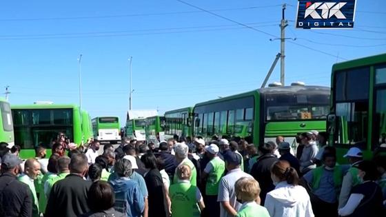 Забастовка работников автопарка в Семее Забастовка работников автопарка в Семее