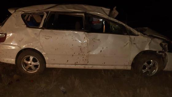 Белый автомобиль, поврежденный в аварии в ЗКО Белый автомобиль, поврежденный в аварии в ЗКО