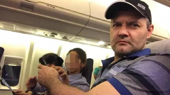 Рафаэль Бикбаев в самолете Рафаэль Бикбаев в самолете