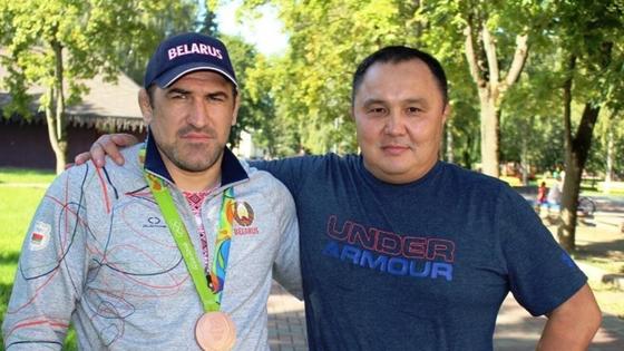 Жұматай Шубаев шәкіртімен Жұматай Шубаев шәкіртімен