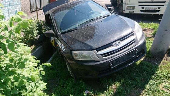 Авто вылетело в арык в результате ДТП Авто вылетело в арык в результате ДТП