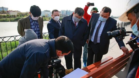 Аким Атырауской области вместе с общественными активистами Аким Атырауской области вместе с общественными активистами