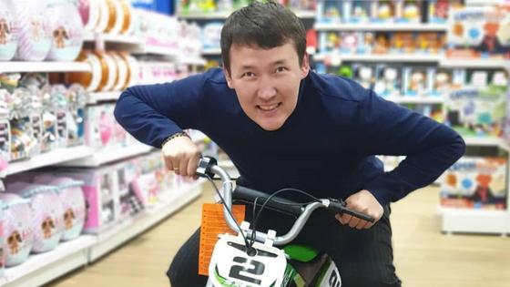 Казахстанский блогер Серик Тлеулесов Казахстанский блогер Серик Тлеулесов