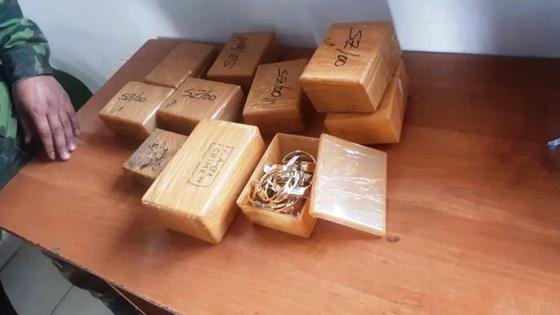 Задержанные на границе украшения Задержанные на границе украшения