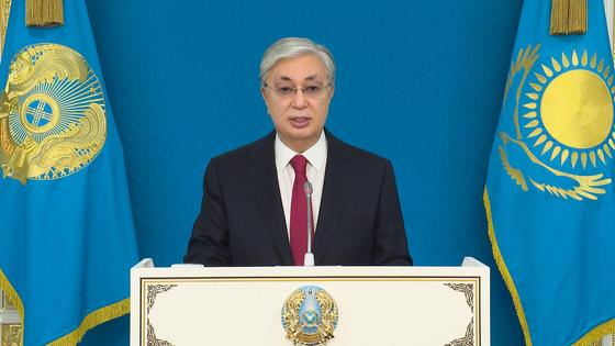 Касым-Жомарт Токаев выступает за трибуной Касым-Жомарт Токаев выступает за трибуной