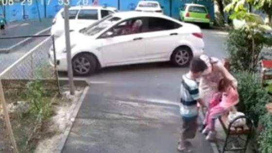 Девочку сбили во дворе дома Девочку сбили во дворе дома