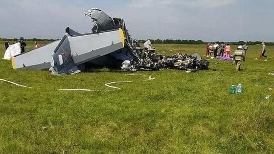Самолет разбился в Росии Самолет разбился в Росии