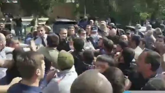 Драка противников и сторонников Пашиняна Драка противников и сторонников Пашиняна