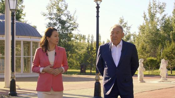 Нұрсұлтан Назарбаев пен Ләззат Танысбай Нұрсұлтан Назарбаев пен Ләззат Танысбай