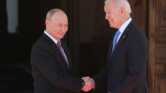 Владимир Путин и Джо Байден Владимир Путин и Джо Байден