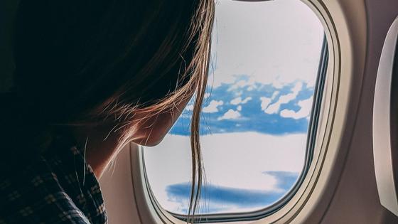 Девушка в самолете Девушка в самолете