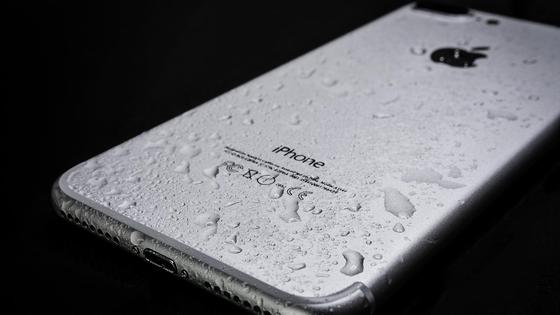 Мокрый iPhone Мокрый iPhone