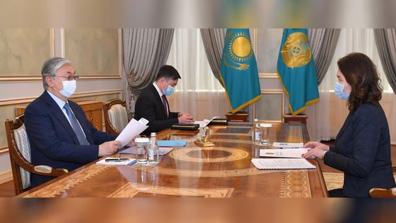 Президент РК Касым-Жомарт Токаев и глава АДГС РК Анар Жаилганова Президент РК Касым-Жомарт Токаев и глава АДГС РК Анар Жаилганова