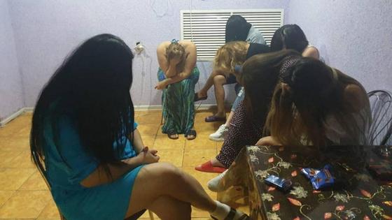 Ночных бабочек оштрафовали за нарушения карантина Ночных бабочек оштрафовали за нарушения карантина