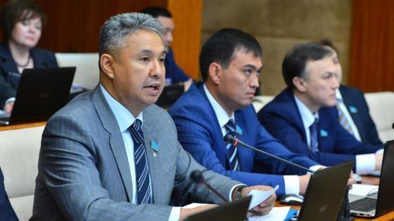 Азат Перуашев Азат Перуашев
