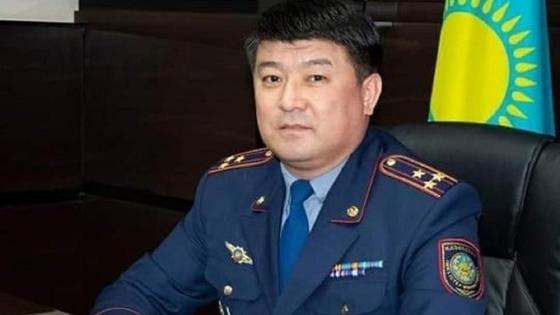 Бауыржан Селтанов за рабочим столом Бауыржан Селтанов за рабочим столом