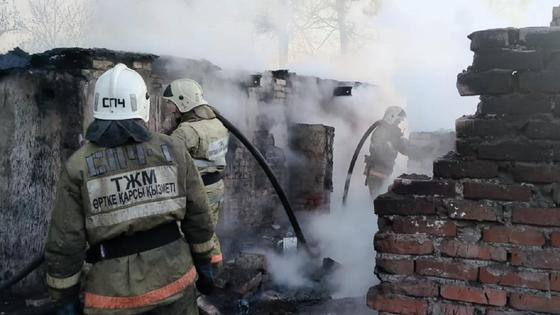 Сгоревший дом в ВКО Сгоревший дом в ВКО