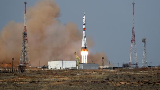 Ракета взлетает на Байконуре Ракета взлетает на Байконуре