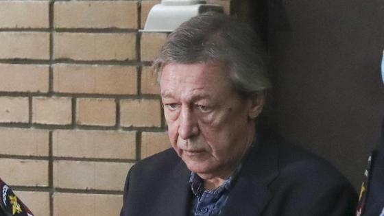 Ефремов в сопровождении полицейских Ефремов в сопровождении полицейских