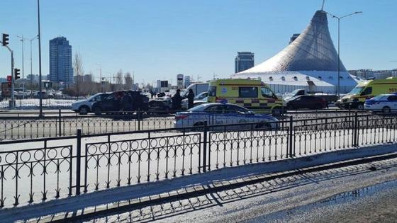 Автомобиль попал в аварию Автомобиль попал в аварию