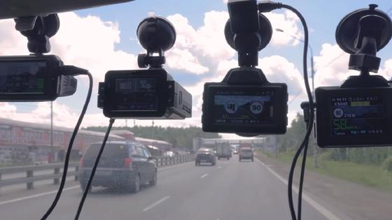 Четыре видеорегистратора на лобовом стекле Четыре видеорегистратора на лобовом стекле