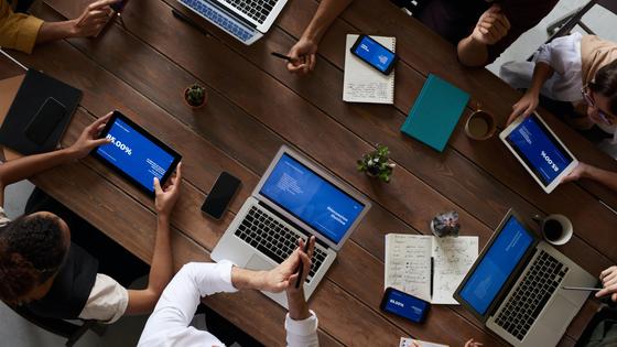 Работники в офисе Работники в офисе