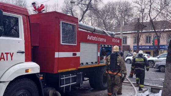 Пожарные приехали на место происшествия Пожарные приехали на место происшествия