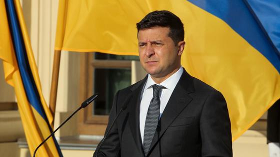 Владимир Зеленский у трибуны Владимир Зеленский у трибуны