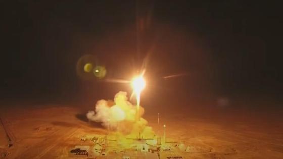 Ракета взлетает с космодрома Ракета взлетает с космодрома