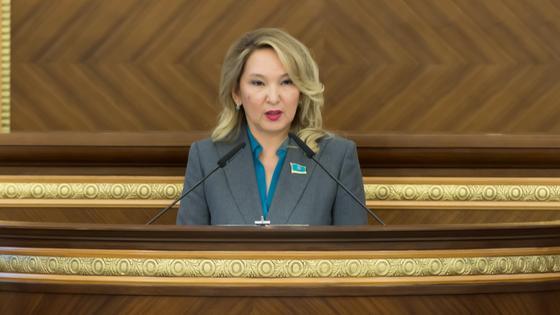 Казахстанский депутат Айгуль Нуркина Казахстанский депутат Айгуль Нуркина