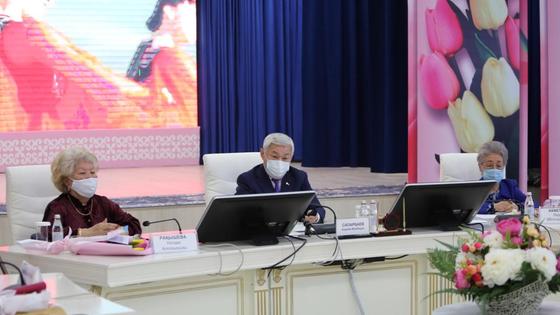 Бердибек Сапарбаев Бердибек Сапарбаев