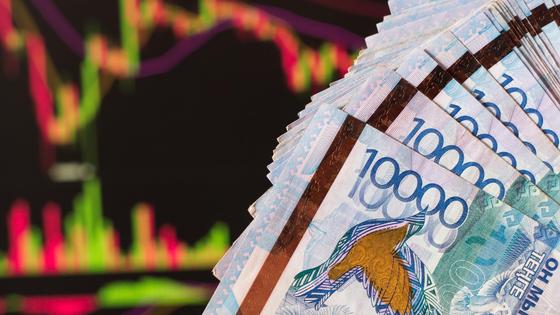 Трейдер инвестирует тенге на фондовой бирже Трейдер инвестирует тенге на фондовой бирже