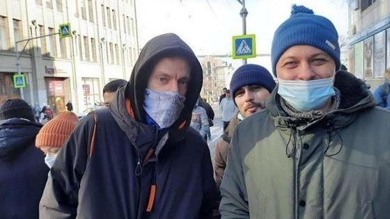 Журналист и блогер Юрий Дудь на митинге Журналист и блогер Юрий Дудь на митинге