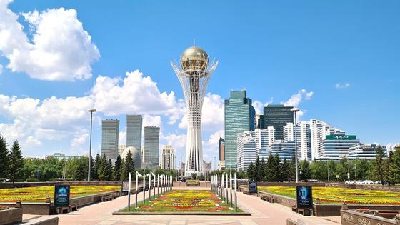 Вид на Байтерек Вид на Байтерек
