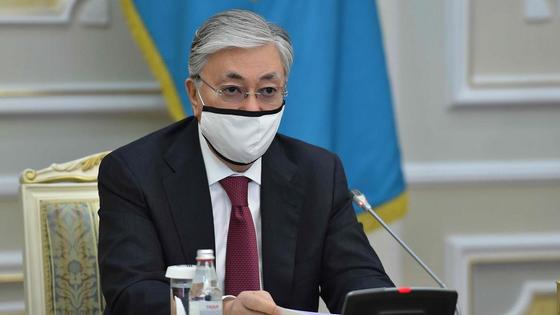 Президент екі министрліктің жауапты хатшысы қызметінен босатты Президент екі министрліктің жауапты хатшысы қызметінен босатты