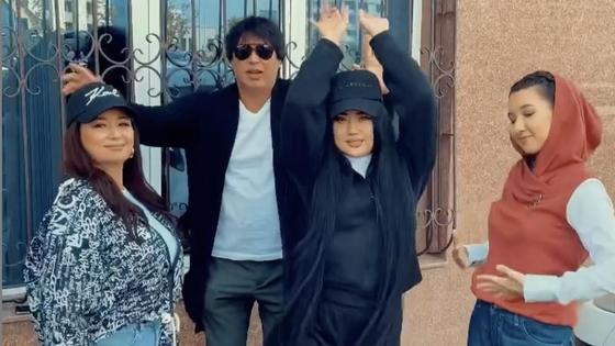 Беркут с тремя актрисами Беркут с тремя актрисами