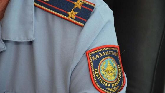 Полицейский в форме Полицейский в форме