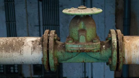Газовая труба в пыли Газовая труба в пыли