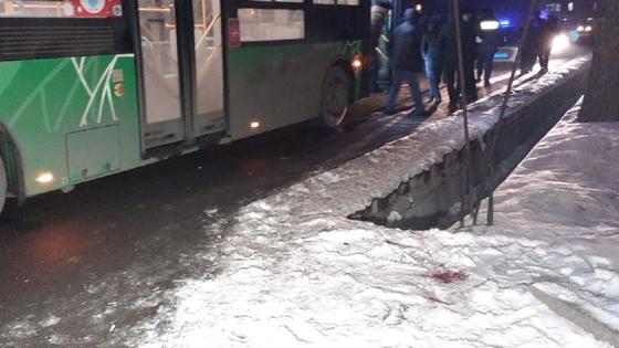 Автобус попал в аварию Автобус попал в аварию